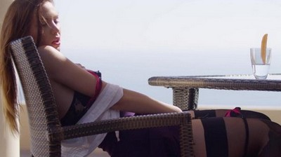 Мать с молодой дочкой